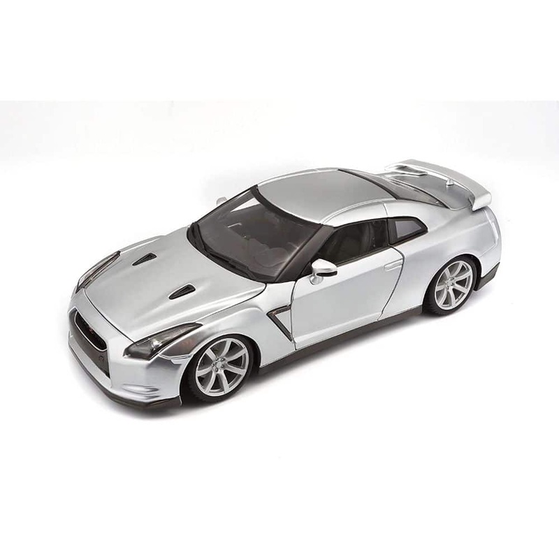 Bburago 2009 Nissan GT-R (R35) 1/18